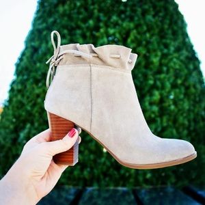 Crown & Ivy Ruffle Tie Back Booties